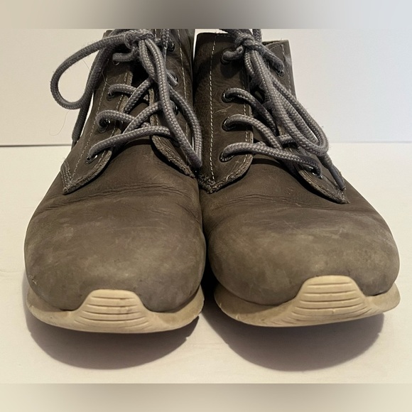 Kodiak Gray Ankle Boots with Suede Finish - Picture 7 of 15